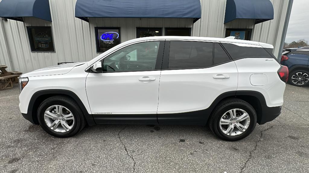 2024 GMC Terrain SLE's photo