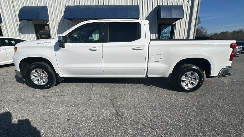 2024 Chevrolet Silverado LT's photo
