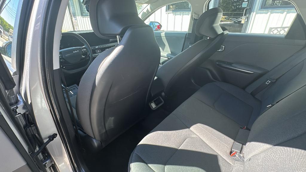 2025 Kia K4 LXS - Photo 12