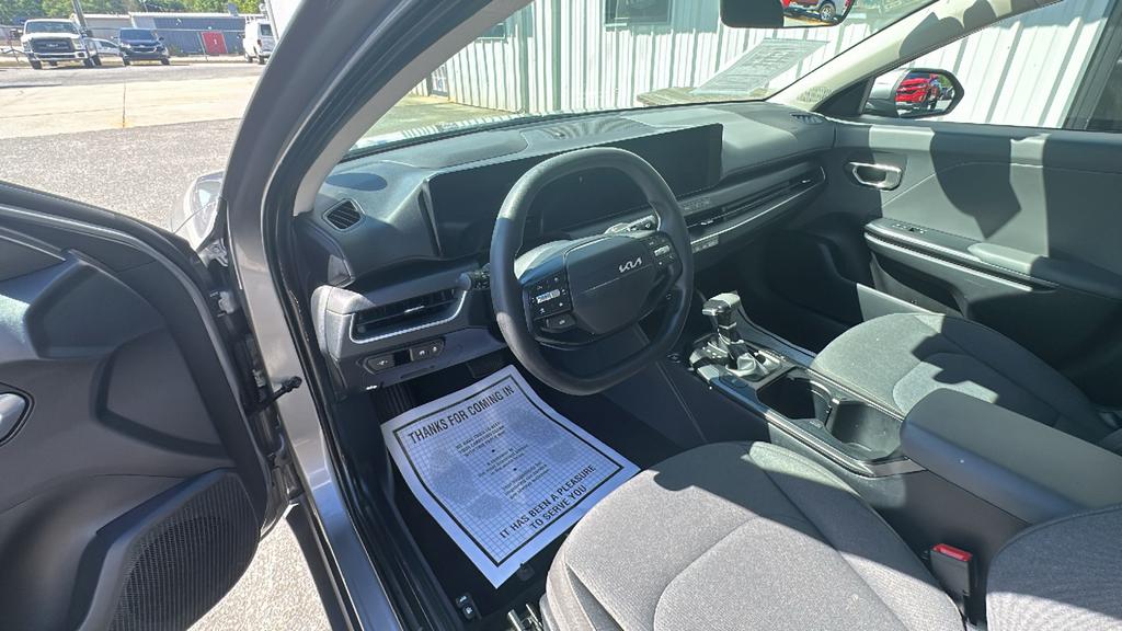 2025 Kia K4 LXS - Photo 9