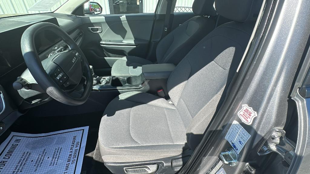 2025 Kia K4 LXS - Photo 10