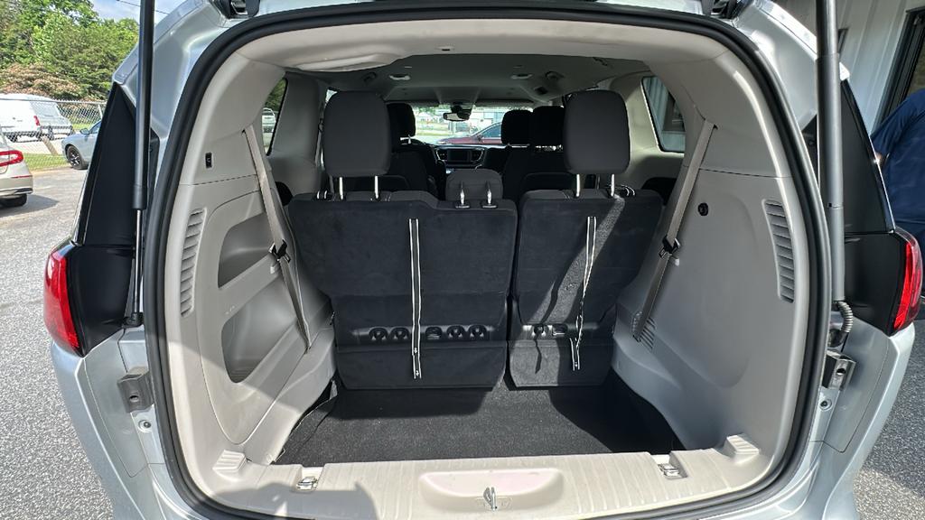 2023 Chrysler Voyager LX - Photo 14