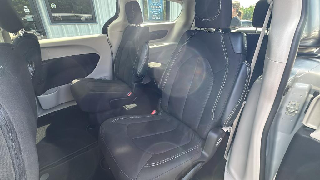 2023 Chrysler Voyager LX - Photo 12