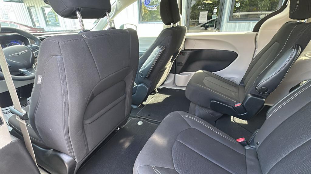 2023 Chrysler Voyager LX - Photo 11