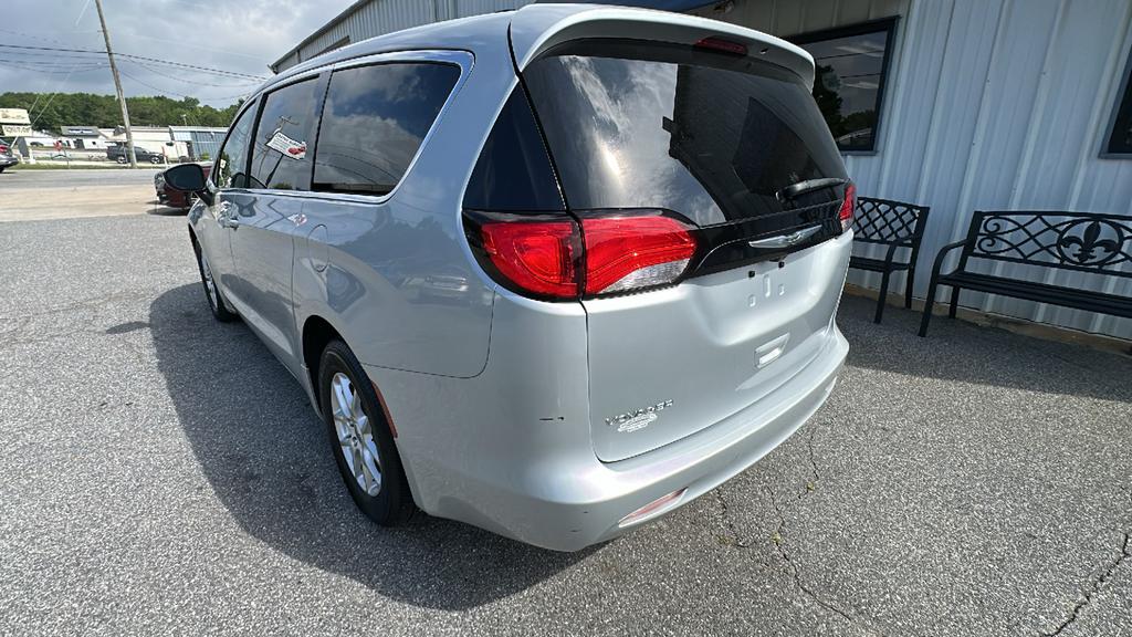 2023 Chrysler Voyager LX - Photo 7