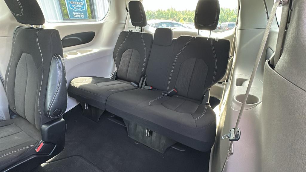 2023 Chrysler Voyager LX - Photo 13
